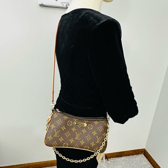 Louis Vuitton Liv Pochette - Picture 16 of 16